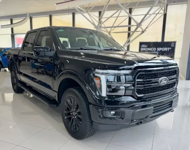 Ford F-150 Lariat Black 4X4 5.0 V8 2025