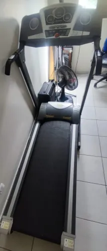 Esteira Multipla Fitness T200 - Para conserto/retirada de peças/sucata.