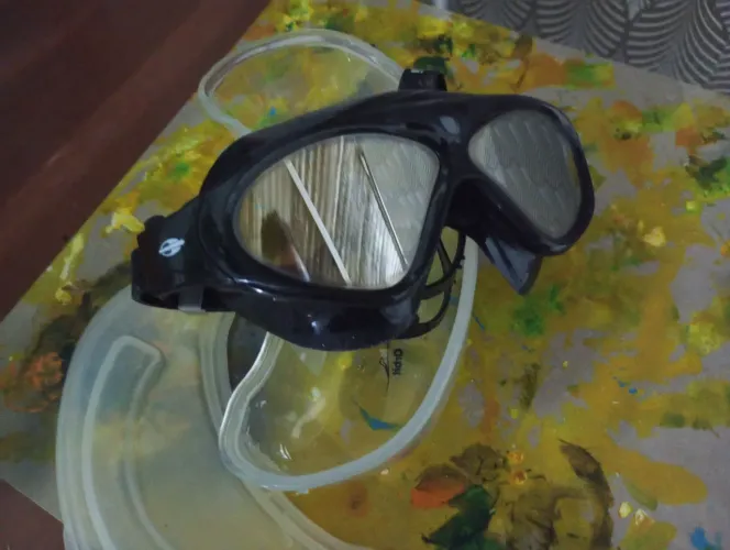 Oculos para natação.. Mormaii...espelhado.(original na capa) usado poucas vezes.
