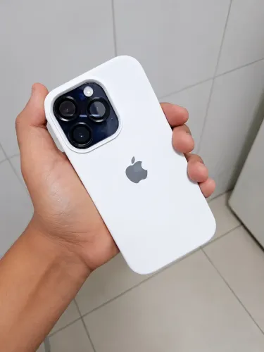 Vendo-se iPhone 14 Pro muito novo