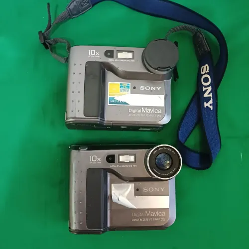 2 Câmera Sony antiga.