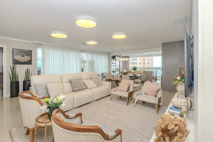 Cobertura Duplex à venda no Centro em Balneário Camboriú.