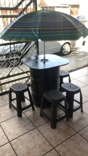 Conjunto tambor Guarda sol e cadeiras 