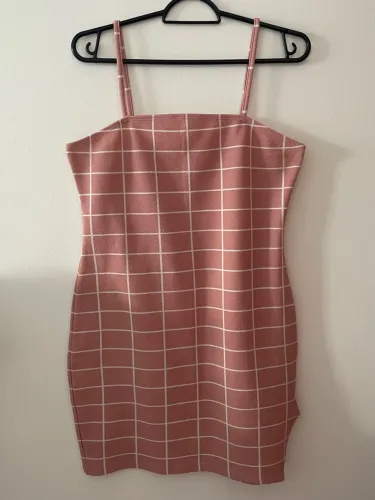 Vestido quadriculado rosa e branco