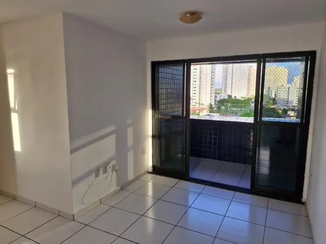 Sou um apartamento semimobiliado de 55m² no Condomínio Capim Macio Residencial