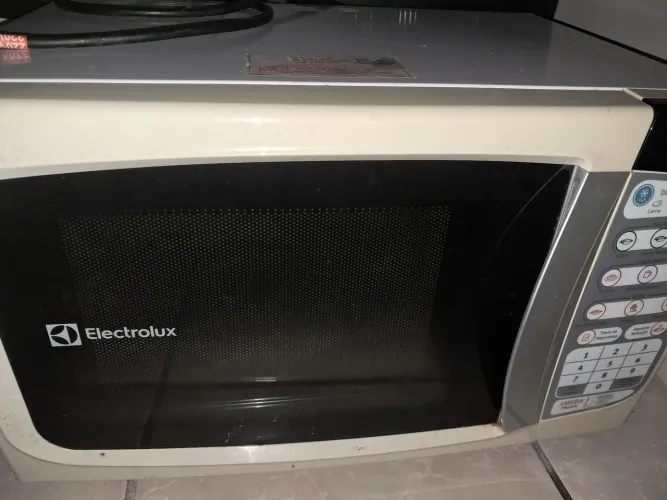 Micro-ondas Eletrolux 20 litros com defeito (Não liga)