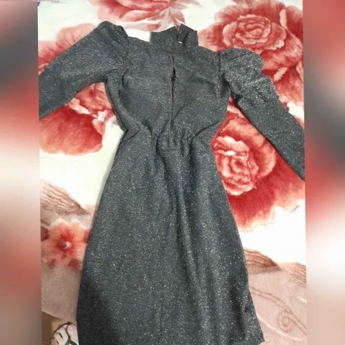 Vendo vestido com manga princesa cheia de brilho curto tamanho M
