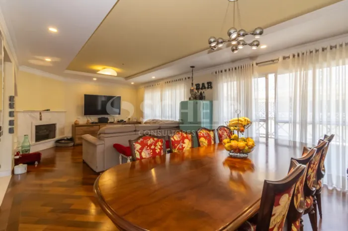 Casa em Condomínio á Venda em Moema com 100m², 4 quartos sendo 4 suítes, 3 vagas.