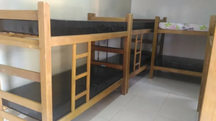 Vendo 4 beliches madeira maciça pesada e reforçada 