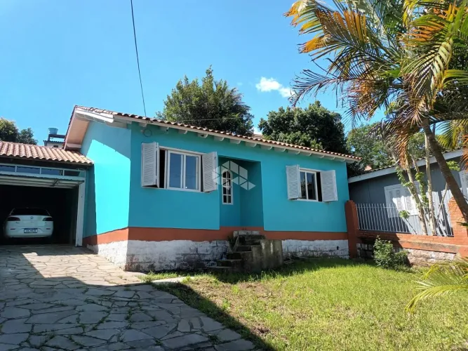 Casa com 03 dormitórios Rua Tropeiro bairro Campo Novo - Porto Alegre