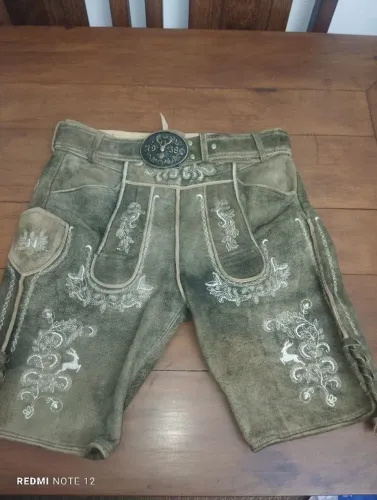 Short em couro legítimo com cinto alemão típico da Baviera