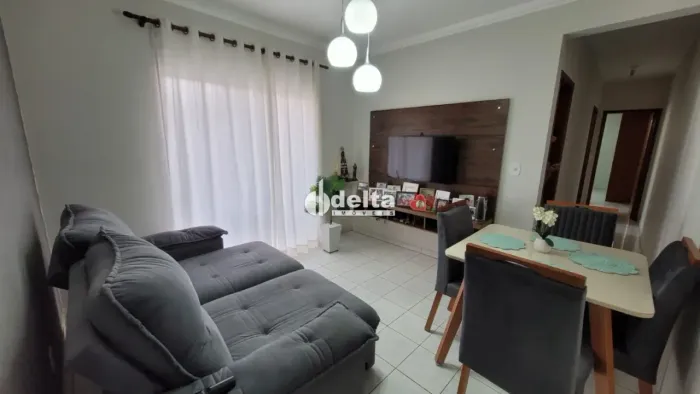 Apartamento com 2 quartos sendo 1 suíte, disponível para Venda no bairro Santa Mônica em U
