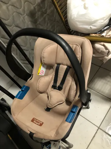 Bebê conforto e Base pra carro . 