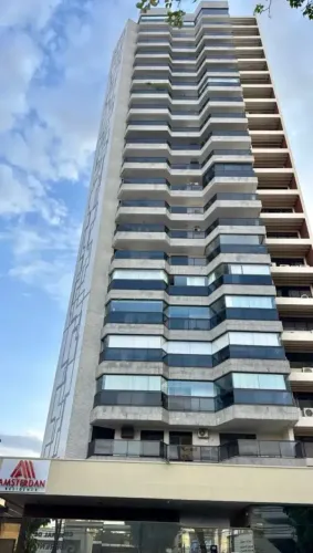 Imóvel para aluguel e venda possui 220 metros quadrados com 4 quartos AVENIDA LAVA PÉS