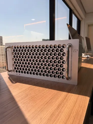Apple Mac Pro (A2304) | Xeon 8-Core | 64GB RAM | GPU 8GB | SSD 256GB