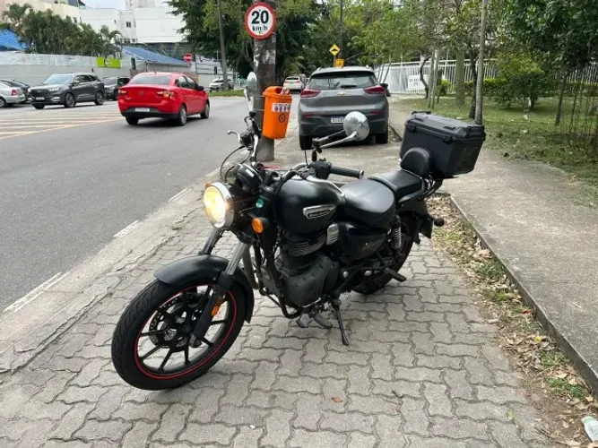 Royal Enfield Meteor 350 Preta