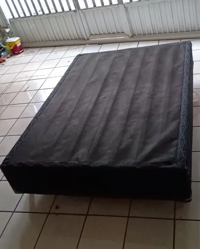 Box Casal. 1,35 largura X 1,86 comprimento. Ótimo estado. Não entrego