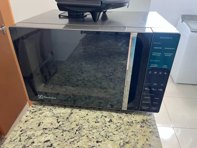 Micro-ondas Electrolux Efficient Prata (Inox)