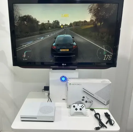 Xbox One S seminovo 100% Revisado + Jogos de Brinde