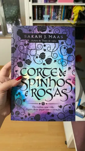 A corte de Espinhos e rosas - Sarah J Maas