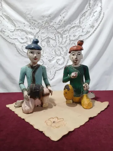 Antigas Estatuetas Casal De Musicos Orientais De Madeira