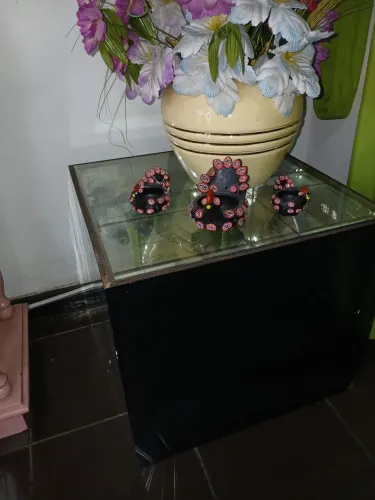 Mesa de vidro e madeira(falar com marilda *)