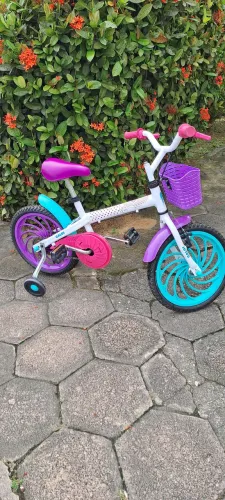 Bicicleta Infantil Caloi Ceci Aro 16 com Rodinhas Laterais e Cesta Branca