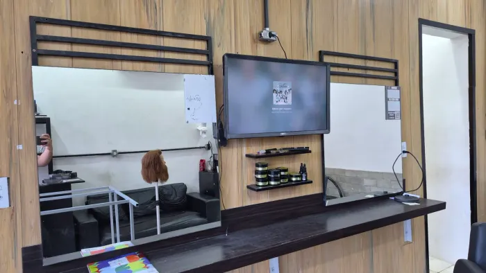 Bancada e espelhos para barbearia