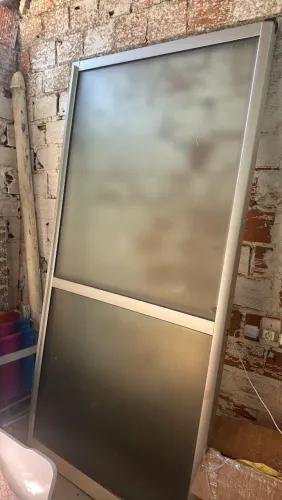Porta de alumínio com vidro folha dupla