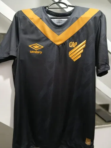 Umbro Camisa Masculina CAP | Athletico Oficial no 3 2024 Jogador, Preto/Dourado