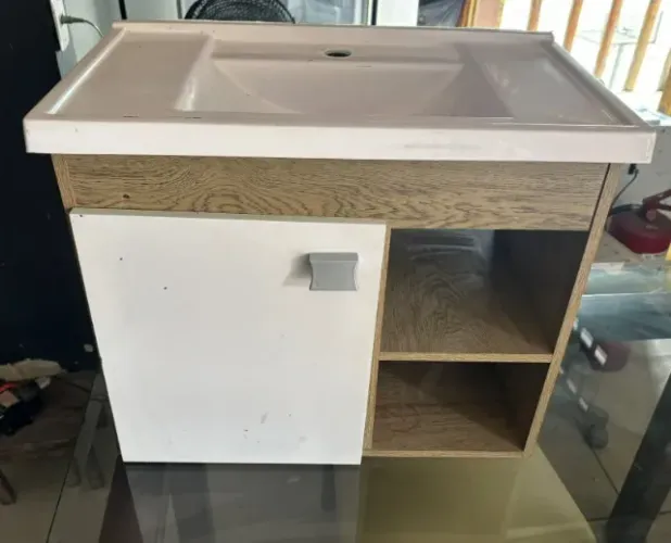 Gabinete de Banheiro com Cuba, 1 Porta e 2 Nichos