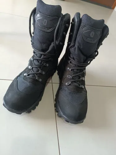 Bota Invictus Amphibian dry 2.0 8" 43( serve 42, forma pequena)