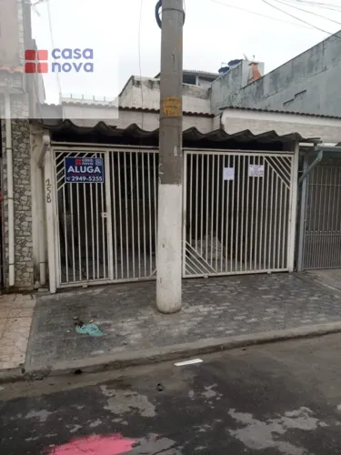 Casa térrea independente com 80 m², para locação com 3 dormitórios na Vila Sabrina!
