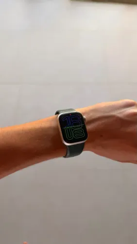Apple Watch Series 8 (GPS) Corpo de 41 mm - Alumínio pequenos arranhões na parte de trás