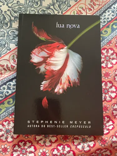 LIVRO LUA NOVA - CREPÚSCULO
