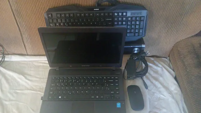 Vendo Troco por PS5, Lindo Notebook Samsung modelo NP370 E4k, Intel core i5-5200u