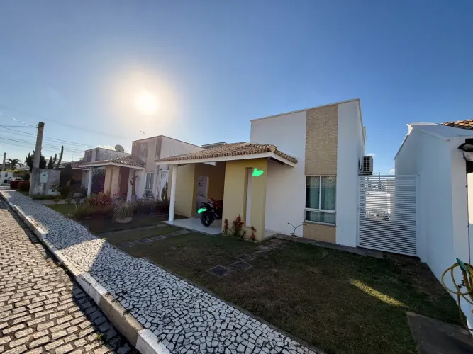 Casa 3/4 sendo uma suíte, condomínio vila das Flores