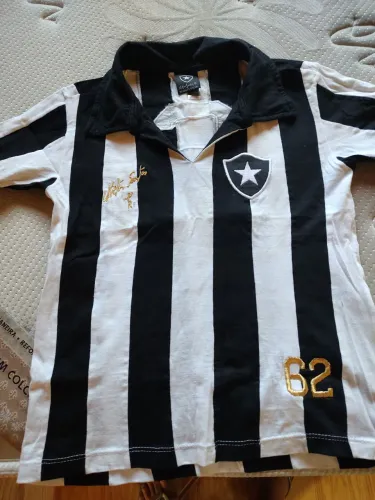 Blusa do Botafogo.