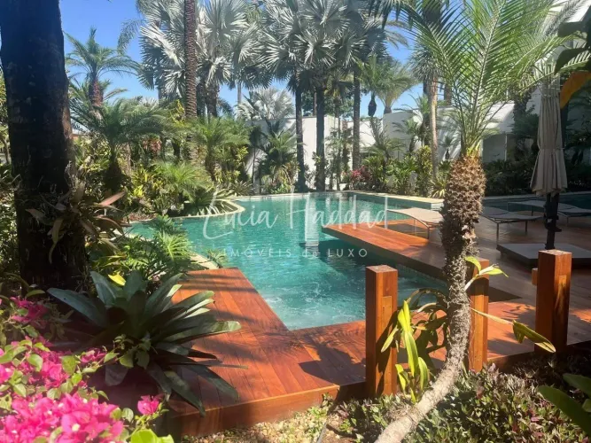 Casa de condomínio com 1200 m², 5 quartos sendo 5 suítes à venda no bairro Parque das Naçõ