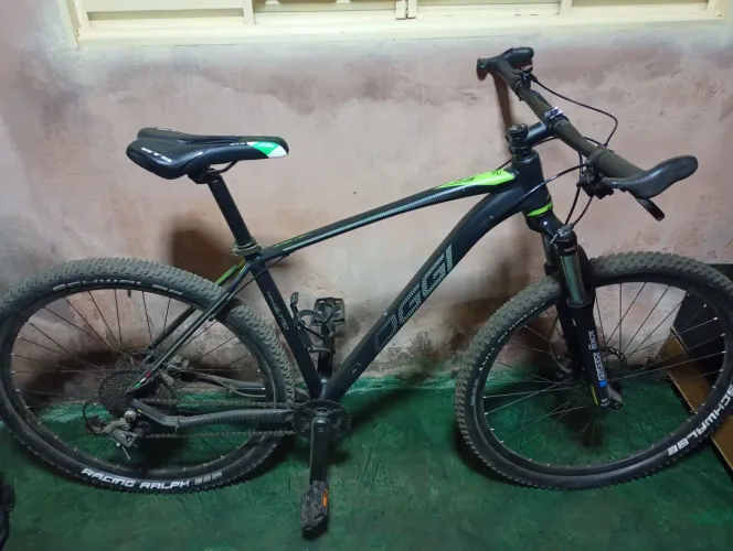 Vendo um bicicleta,aro 29 top Shimano oggi usada apenas uma vez retirada em.planaltina de