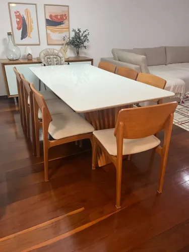 Mesa de jantar com 8 cadeiras