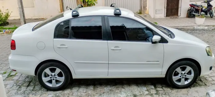 Volkswagen Polo Sed. Comfort. 1.6 MI Tot. Flex 8V 2014