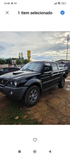 Vendo uma camionete outdoor preta ano 2010, revisada. Aceito gado como parte de pagamento.