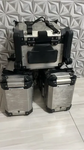 Vendo kit de baús de alumínio estado de novo 