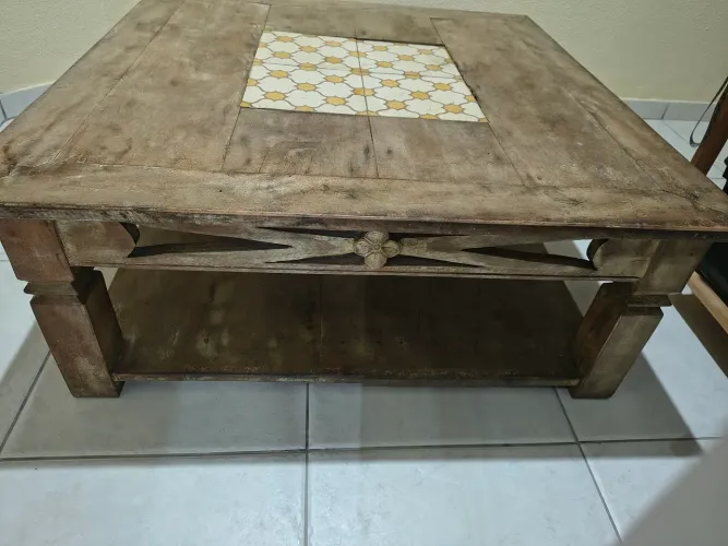 Mesa de centro em madeira imbuia