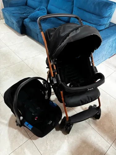 Conjunto de carrinho de bebê + bebê conforto Burigotto