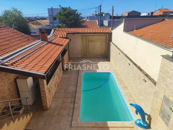 Casa com piscina à venda no bairro Água Branca