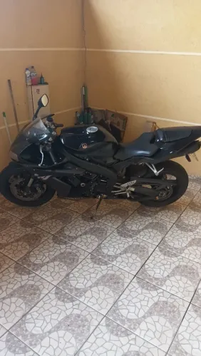 Vendo essa moto yamaha r1 1000cc ano 2004/2005 valor 28,500