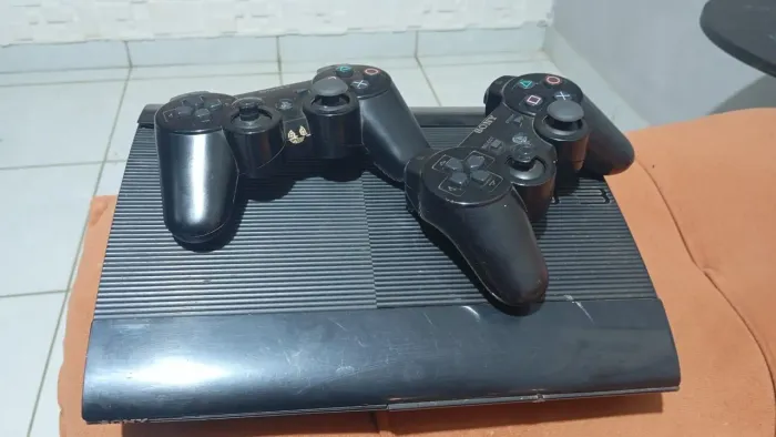 Ps3 slim hen atualizado 4.93 2 controles