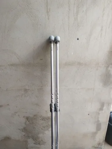 Par de muletas semi-novas